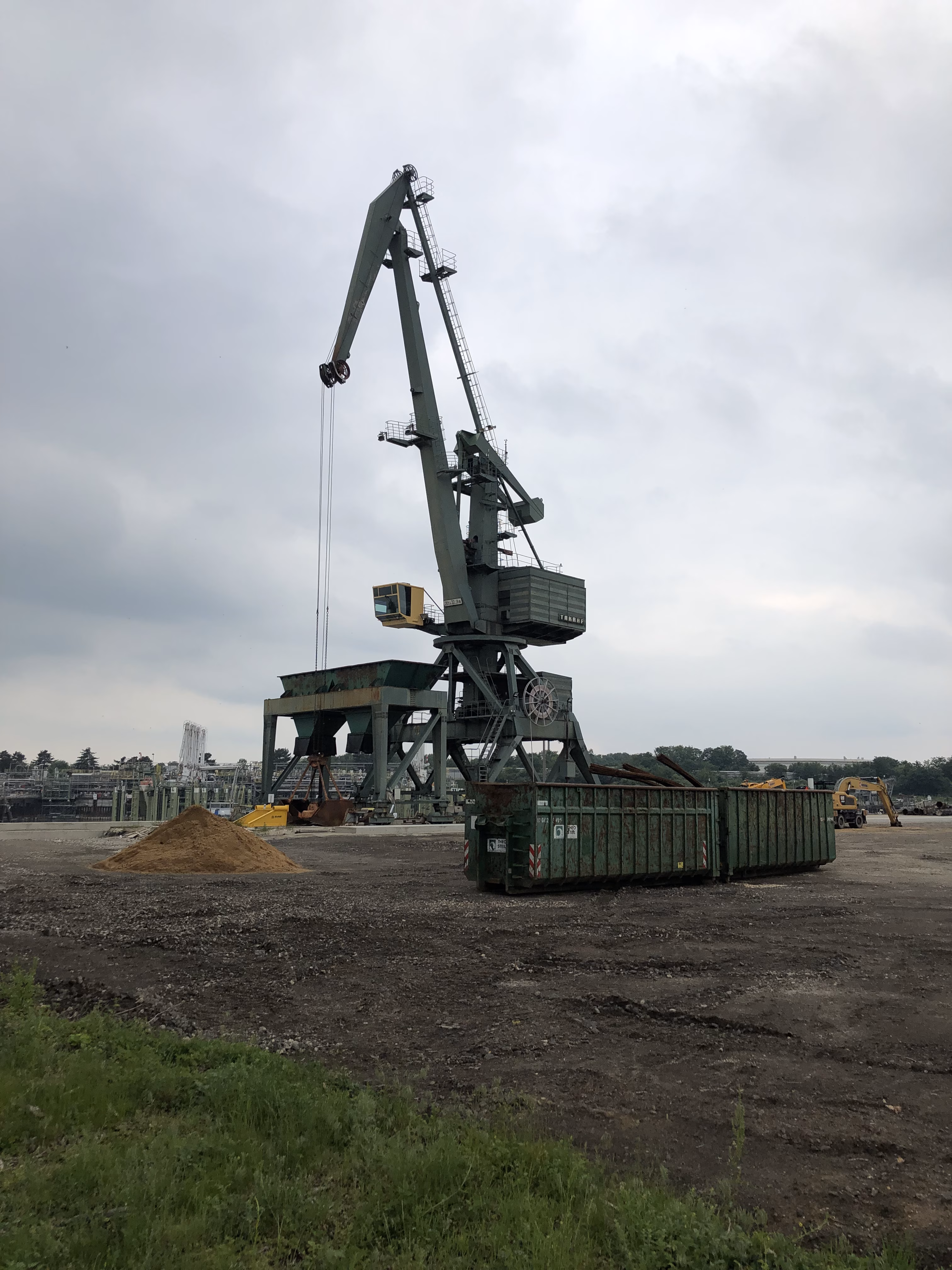 Harbour crane